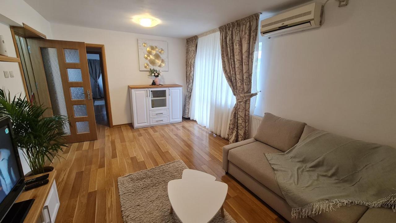 Vs Central Apartment Otopeni Exteriör bild